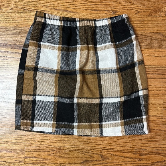 NWOT Girls High Neck Tee & Plaid Skirt - Picture 4 of 4
